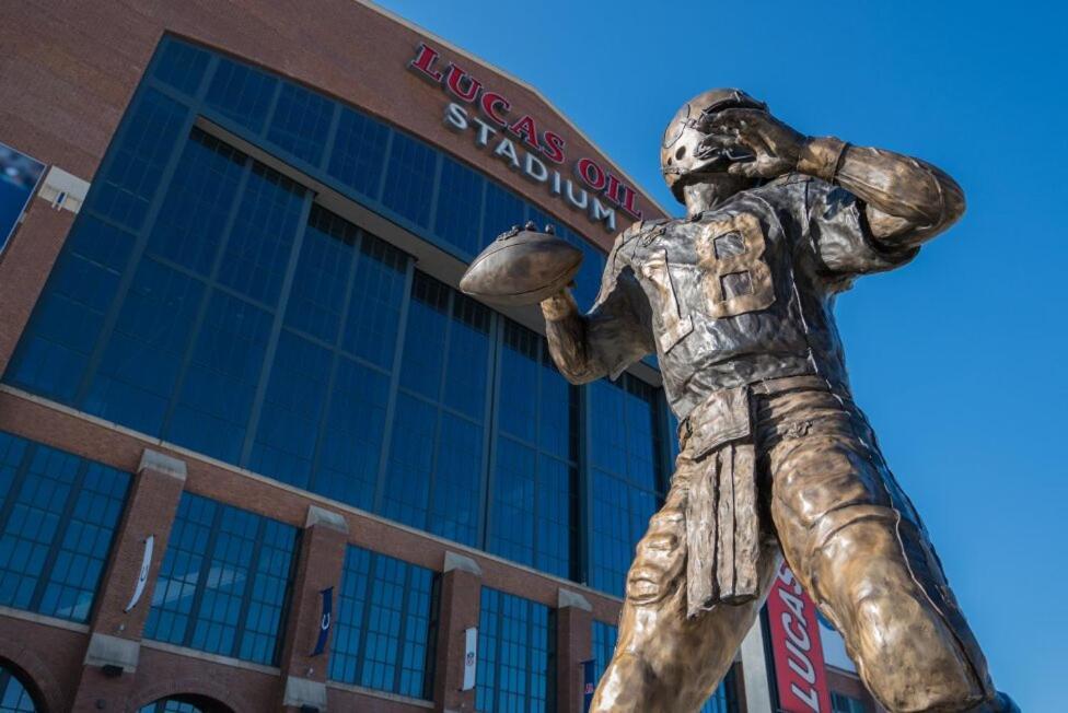 Free Parking! Downtown King Suite Lucas Oil- Conv Center Skywalk#1 Indianapolis Exterior photo