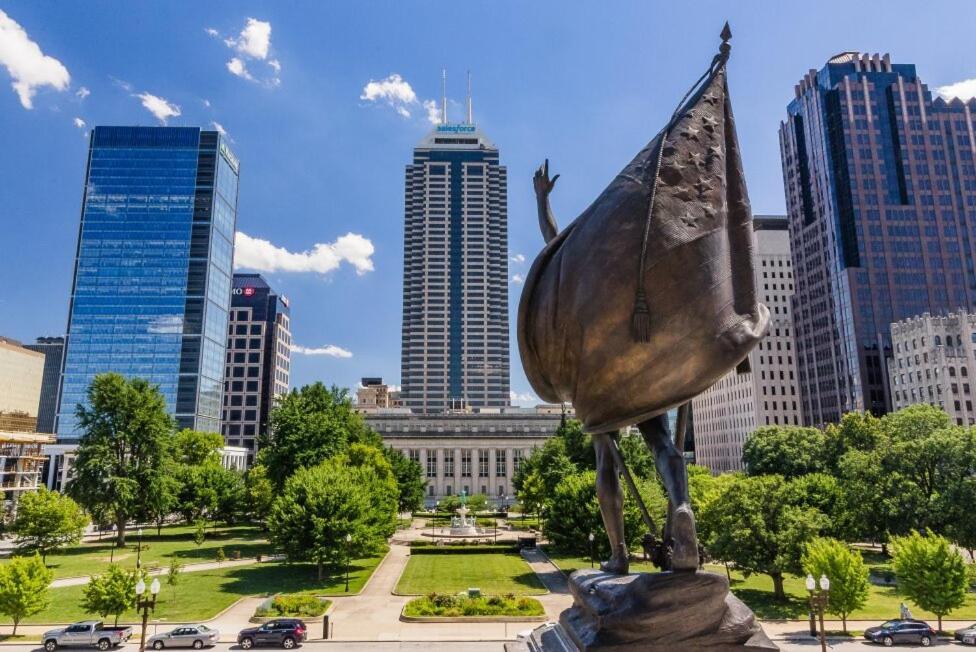 Free Parking! Downtown King Suite Lucas Oil- Conv Center Skywalk#1 Indianapolis Exterior photo