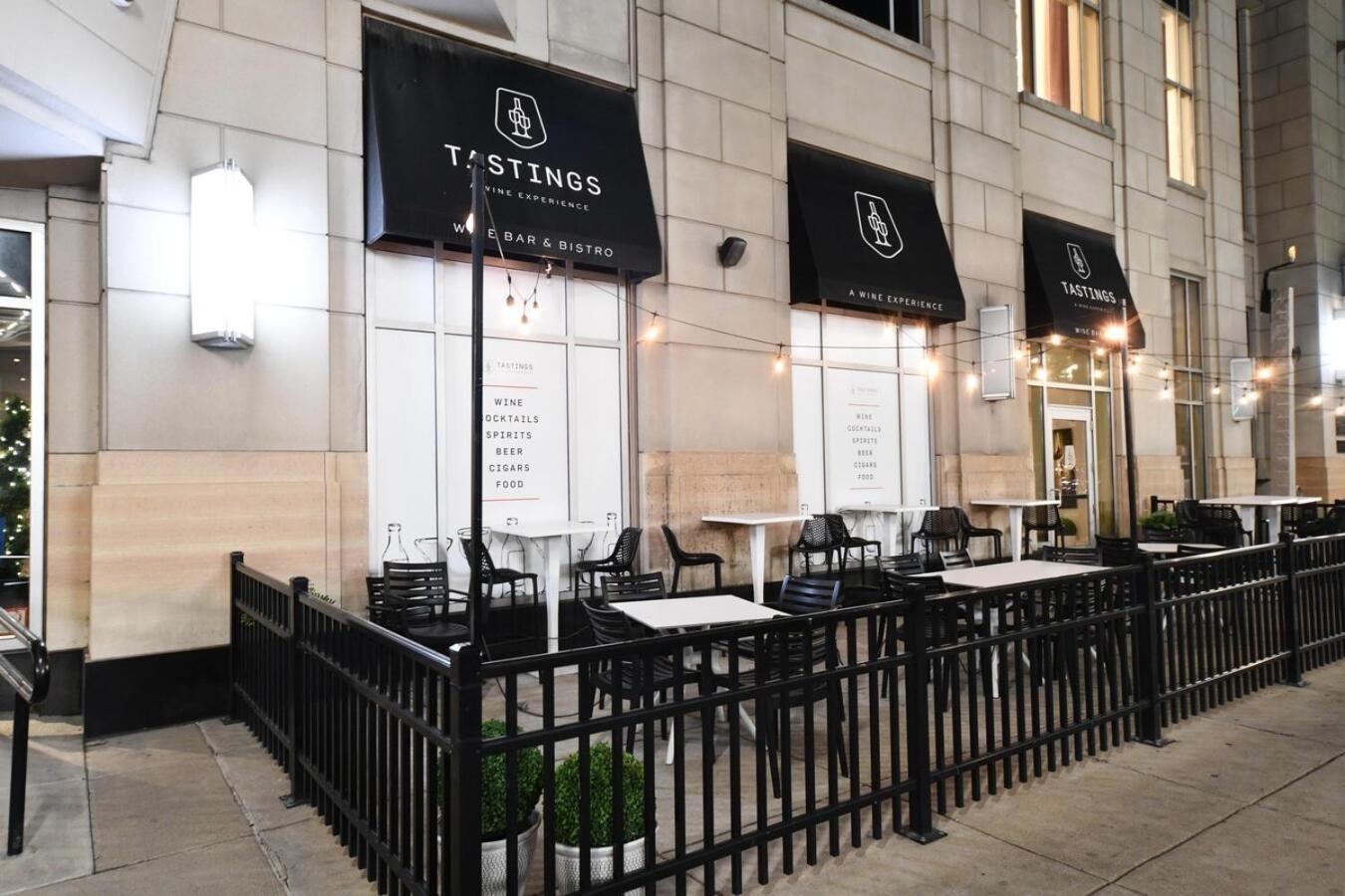 Free Parking! Downtown King Suite Lucas Oil- Conv Center Skywalk#1 Indianapolis Exterior photo