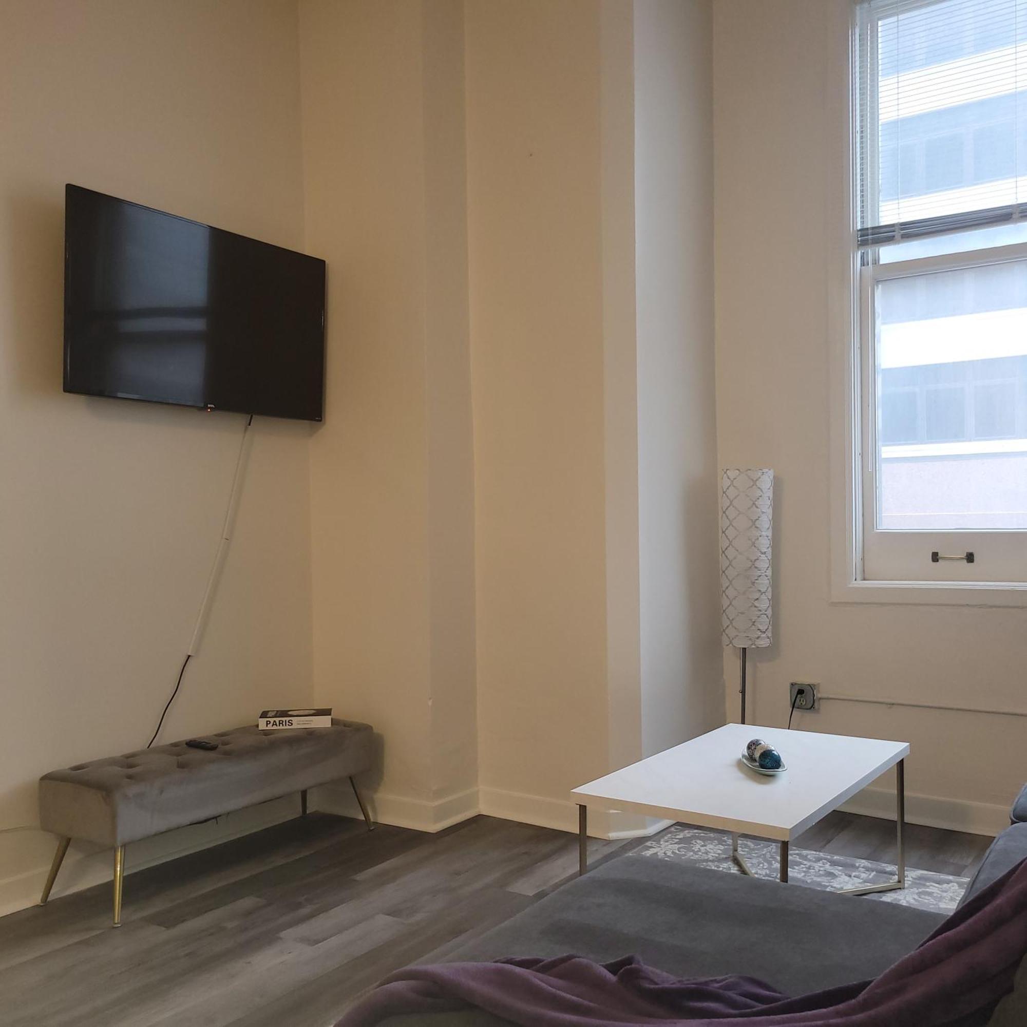 Free Parking! Downtown King Suite Lucas Oil- Conv Center Skywalk#1 Indianapolis Exterior photo